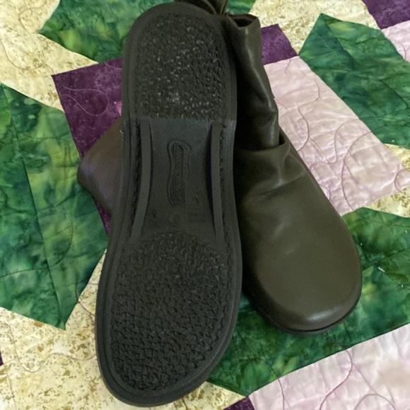 New Green Ankle Boot Made in Portugal  Size 36 - Picture 2 of 3